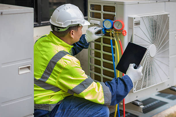 Professional Hvac Installation technician working in Uniontown, AR